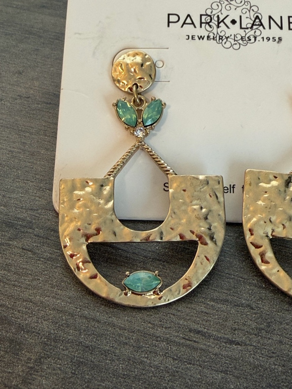 Park Lane Kelley Oversized Earrings #471 gold tone green New on Card! - Picture 2 of 5